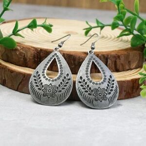 ANTIQUE SILVER BOHEMIAN WATER DROP FLOWER EARRINGS